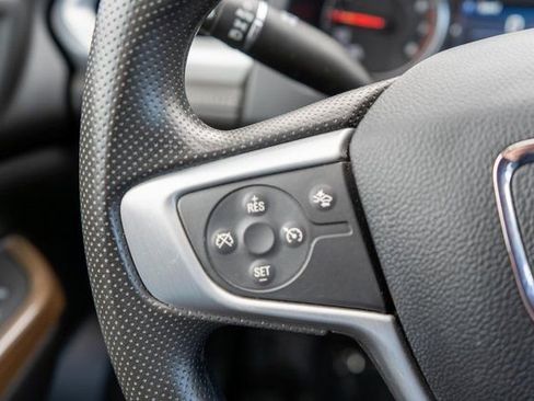 Used 2023 GMC Acadia SLE image 22