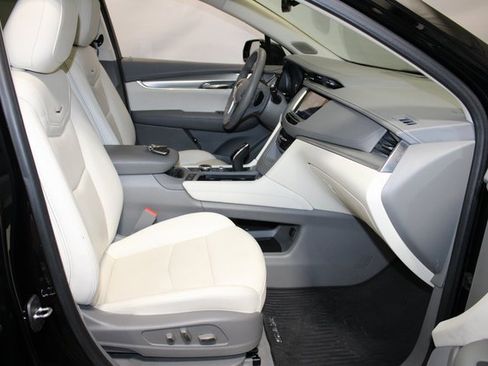 Certified 2022 Cadillac XT5 Premium Luxury image 16