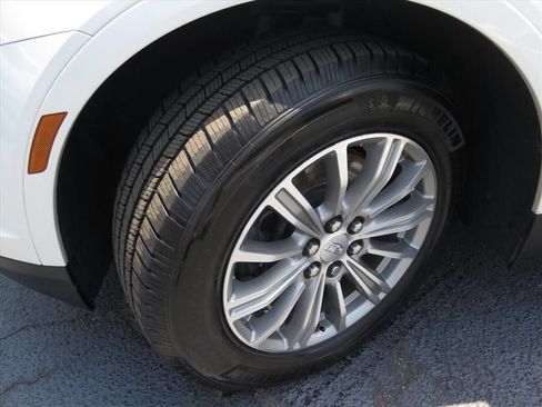 Used 2017 Cadillac XT5 Luxury w/ Driver Awareness Package FWD image 25