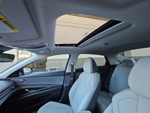 Certified 2023 Hyundai Elantra Limited image 29