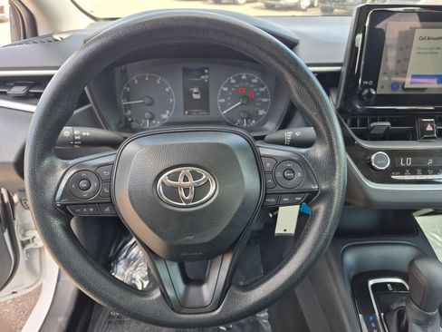 Used 2025 Toyota Corolla LE FWD image 9