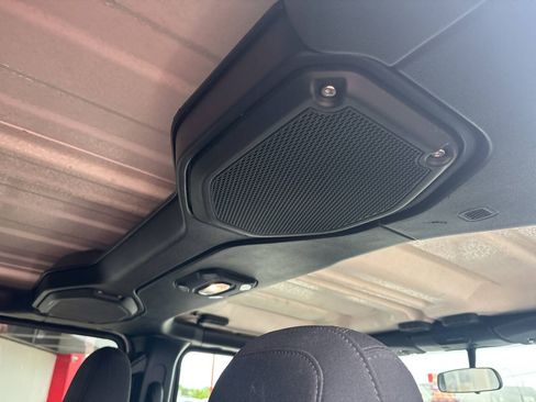 Used 2018 Jeep Wrangler Unlimited Sport S AWD/4WD image 28
