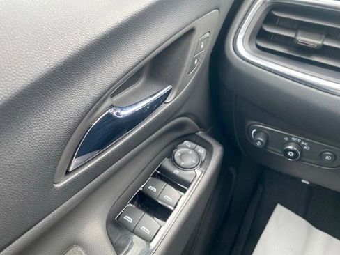 Used 2023 Chevrolet Equinox Premier AWD/4WD image 19