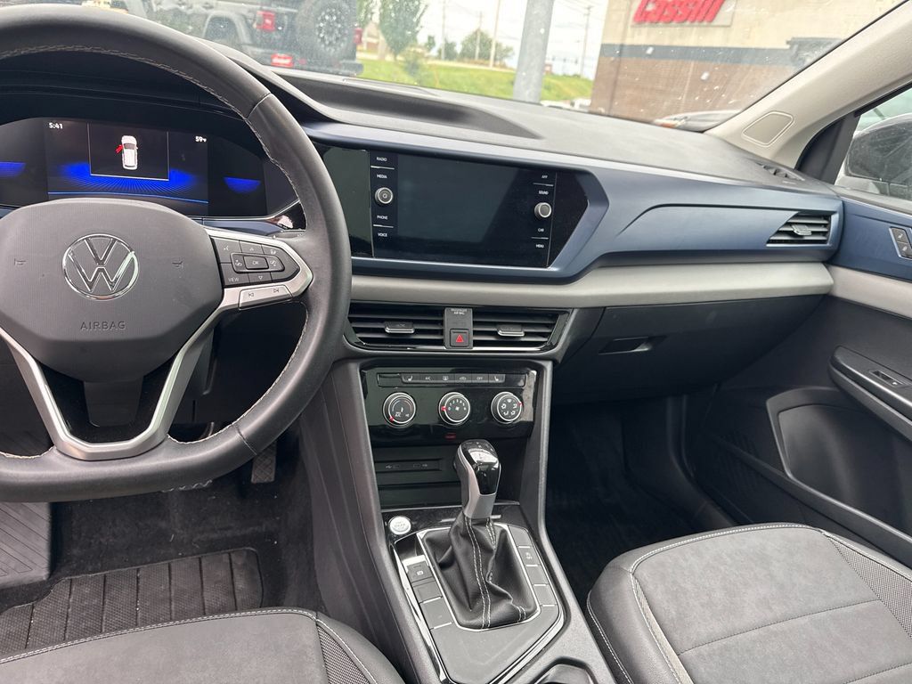 Used 2023 Volkswagen Taos SE w/ Panoramic Sunroof Package FWD image 13