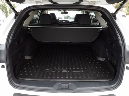 Used 2025 Subaru Outback Limited image 27