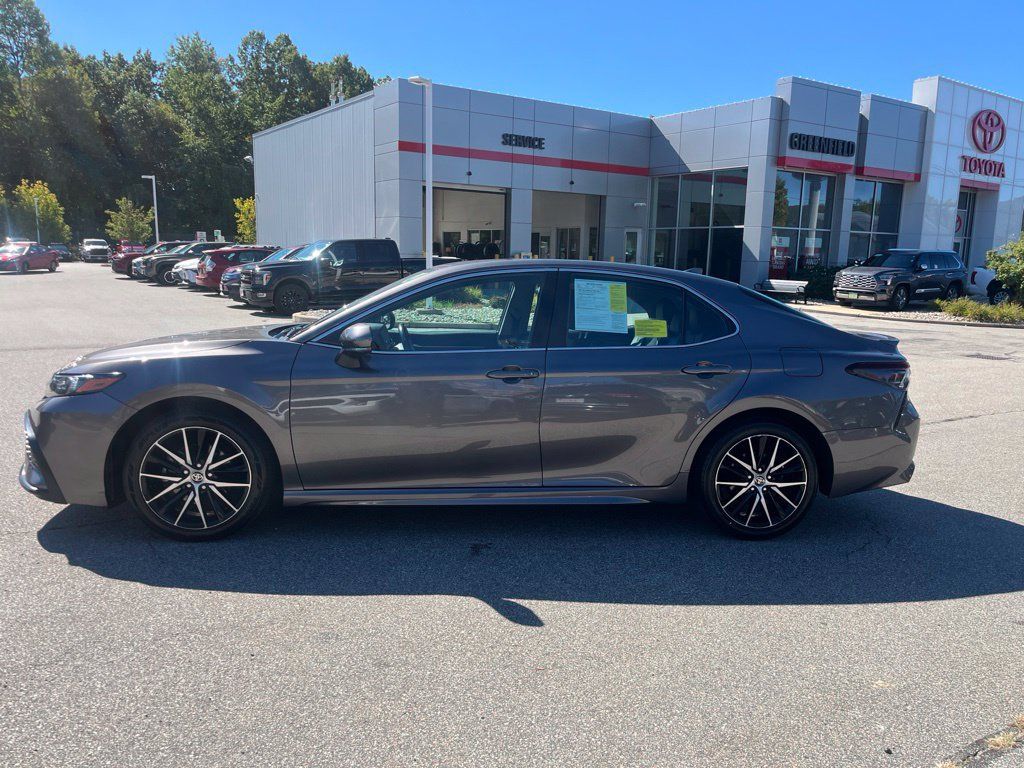 Used 2024 Toyota Camry SE w/ Convenience Package FWD image 3