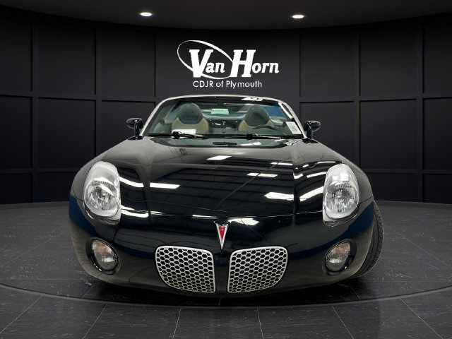Used 2006 Pontiac Solstice Convertible w/ Premium Package RWD image 2