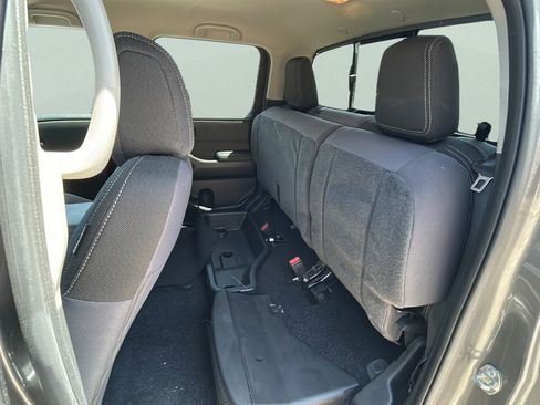 Used 2025 Nissan Frontier SV w/ SV Convenience Package RWD image 15