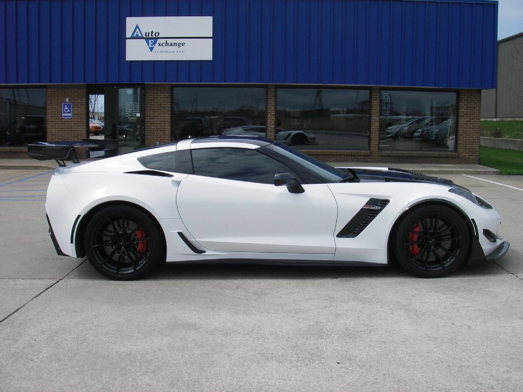 Used 2016 Chevrolet Corvette Z06 w/ 3LZ Preferred Equipment Group RWD image 4