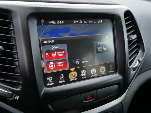 Certified 2018 Jeep Cherokee Latitude Plus w/ Cold Weather Group image 31