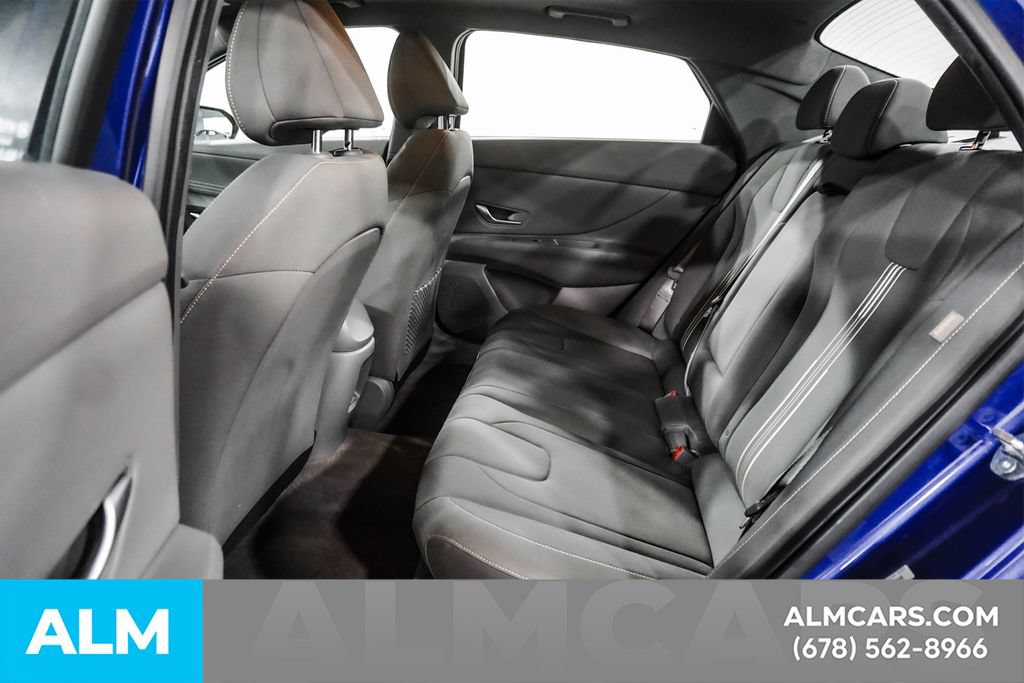 Used 2025 Hyundai Elantra SEL FWD image 17
