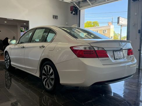 Used 2015 Honda Accord Hybrid Sedan image 4