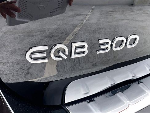 Used 2023 Mercedes-Benz EQB 300 4MATIC image 30