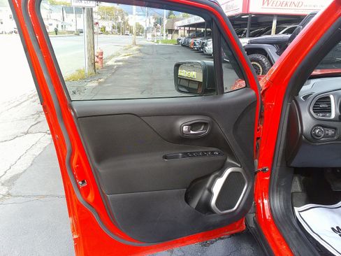 Used 2021 Jeep Renegade Latitude image 14