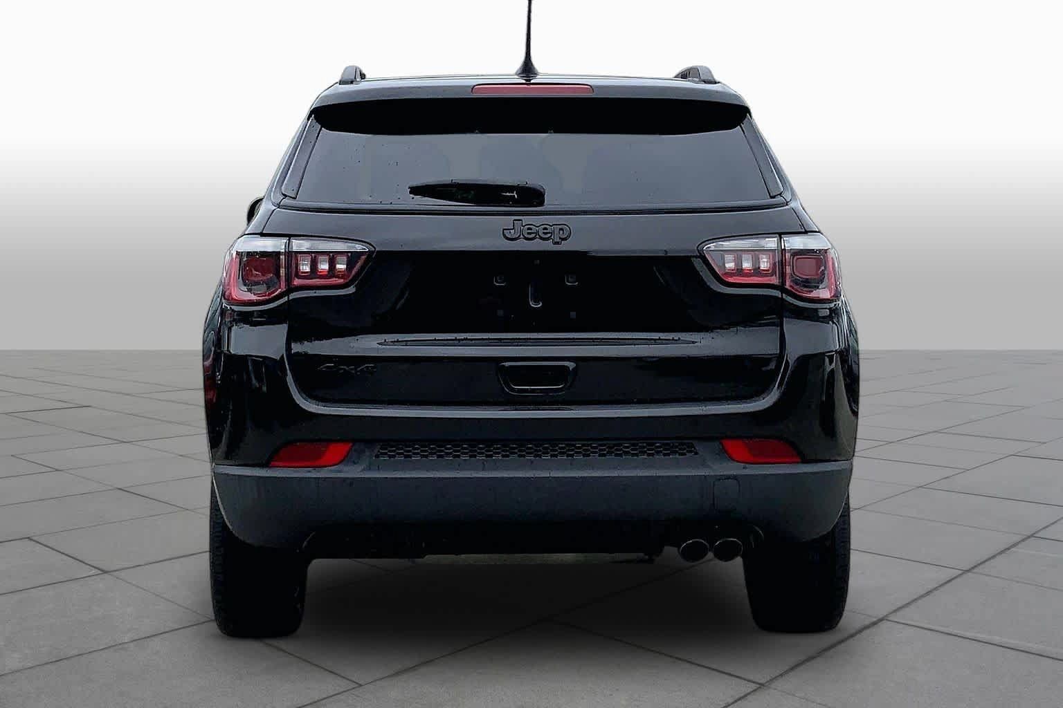 Used 2018 Jeep Compass Latitude w/ Popular Equipment Group AWD/4WD image 5