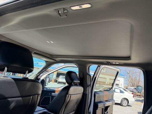 Used 2018 Ford F150 Lariat w/ Equipment Group 502A Luxury AWD/4WD image 20