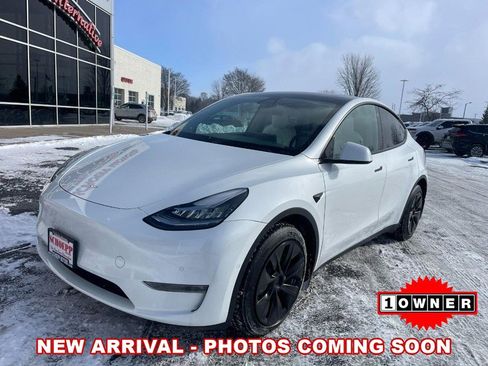 Used 2021 Tesla Model Y Long Range image 1