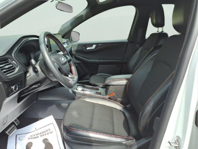 Used 2024 Ford Escape ST-Line w/ Tech Pack #1 AWD/4WD image 12