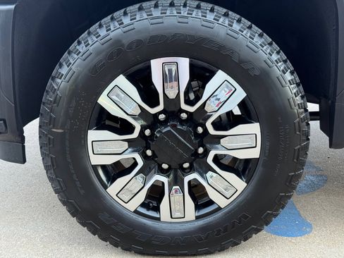 New 2025 GMC Sierra 2500 Denali w/ Denali Reserve Package image 8