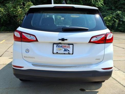 Used 2020 Chevrolet Equinox LS w/ LPO, Chrome Package AWD/4WD image 5