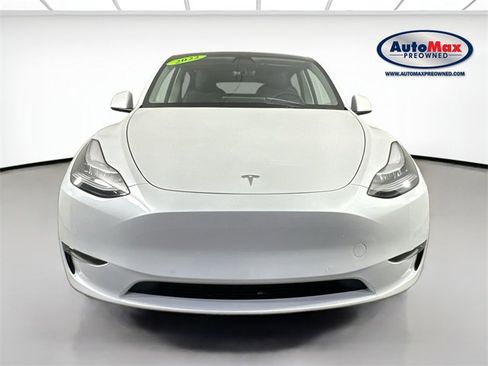Used 2022 Tesla Model Y Long Range image 7