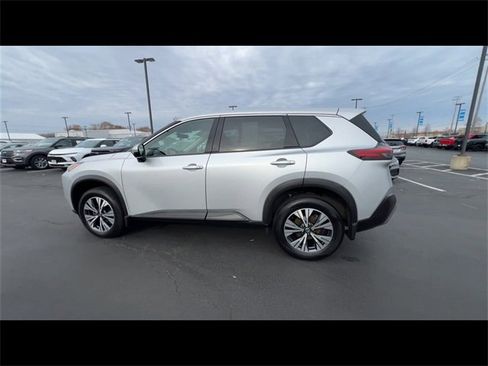 Used 2021 Nissan Rogue SV image 5