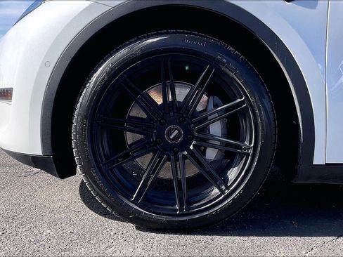 Used 2020 Tesla Model Y Long Range image 9