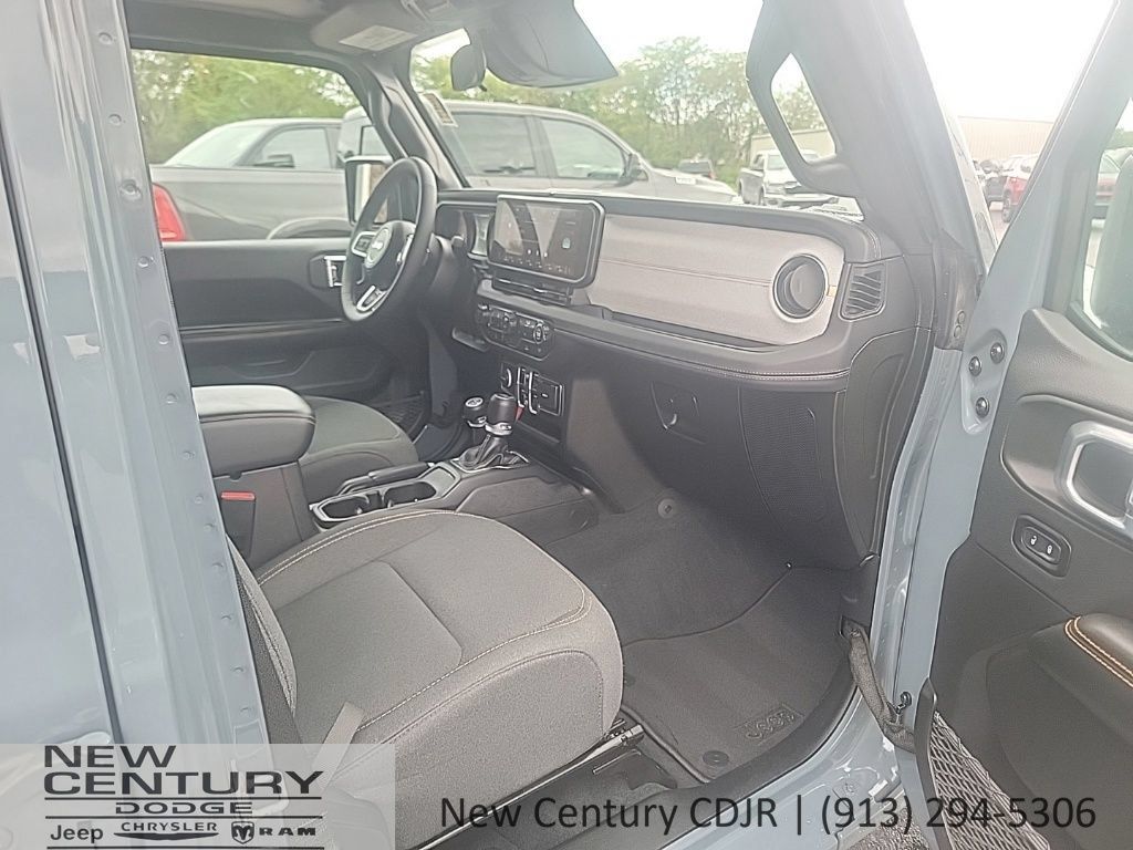 Used 2026 Jeep Wrangler Unlimited Sahara AWD/4WD image 18