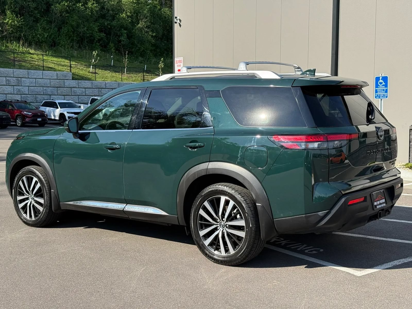 Used 2023 Nissan Pathfinder Platinum AWD/4WD image 3