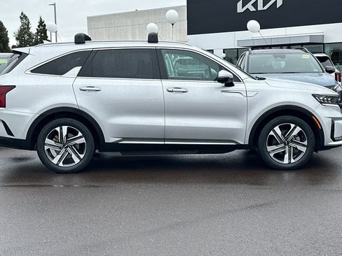 Used 2023 Kia Sorento SX Prestige image 3
