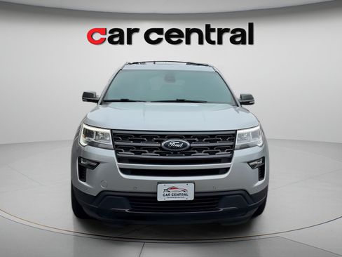 Used 2018 Ford Explorer XLT w/ XLT Appearance Package AWD/4WD image 8