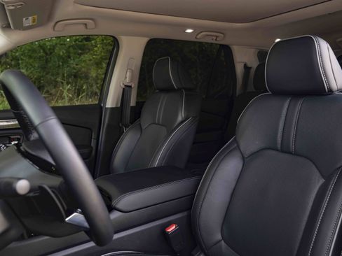 Used 2025 Honda Pilot Elite image 17