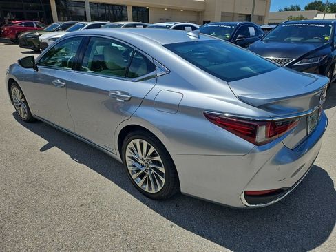 Used 2022 Lexus ES 300h w/ Accessory Package 2 FWD image 7