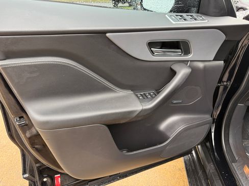 Used 2019 Jaguar F-PACE S image 11