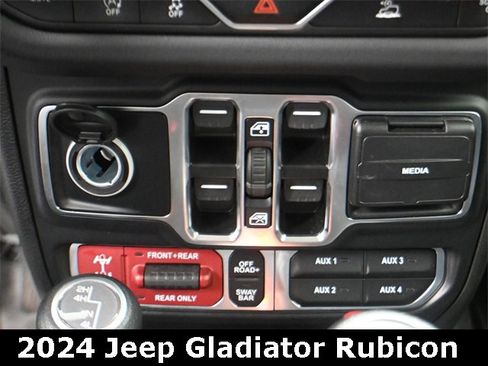 Used 2024 Jeep Gladiator Rubicon image 16