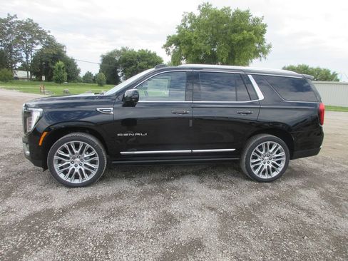 New 2026 GMC Yukon Denali w/ Denali Reserve Package AWD/4WD image 7