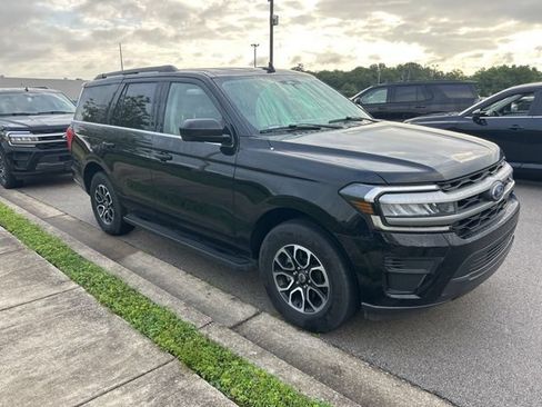 Used 2024 Ford Expedition XLT AWD/4WD image 2