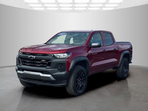 Used 2025 Chevrolet Colorado Trail Boss image 3