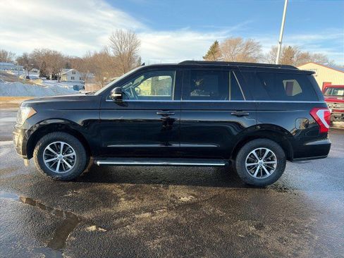 Used 2021 Ford Expedition XLT image 2
