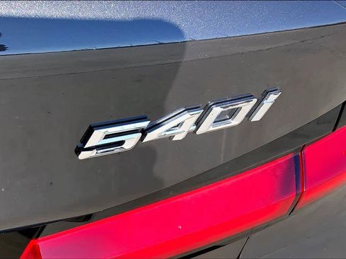 Used 2023 BMW 540i 540i w/ Premium Package image 11