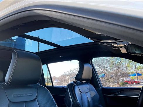 Used 2023 Jeep Grand Cherokee L Overland w/ Advanced Protech Group III image 13