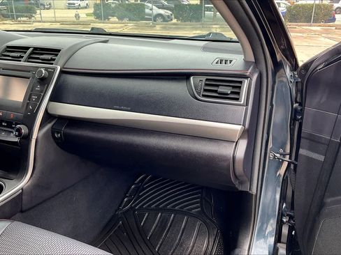 Used 2017 Toyota Camry LE image 19