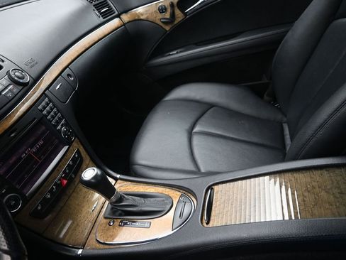 Used 2009 Mercedes-Benz E 350 4MATIC Sedan image 14