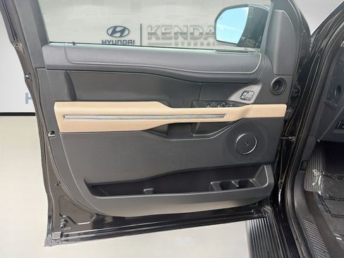 Used 2024 Ford Expedition Max Limited RWD image 18