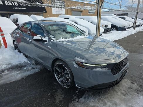 Used 2023 Honda Accord Sport image 3
