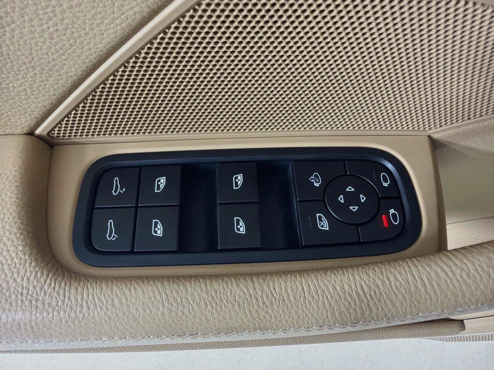 Used 2022 Porsche Panamera 4 AWD/4WD image 9