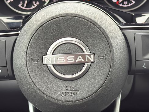 Used 2023 Nissan Pathfinder SL AWD/4WD image 29