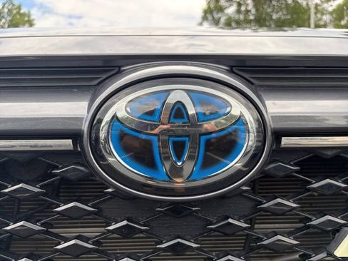 Used 2021 Toyota RAV4 XSE w/ Carpet Mat Package (TMS) AWD/4WD image 33
