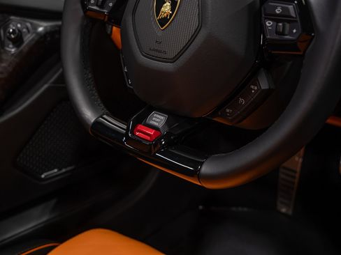 Used 2021 Lamborghini Huracan EVO RWD image 77