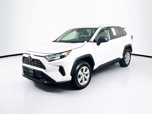 Used 2023 Toyota RAV4 LE AWD/4WD image 3